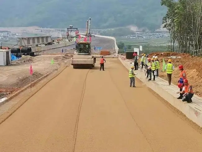 岳西路基工程